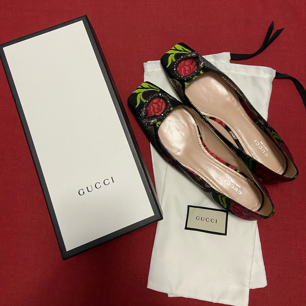 Gucci Black Floral Embroidered Ballet Flats